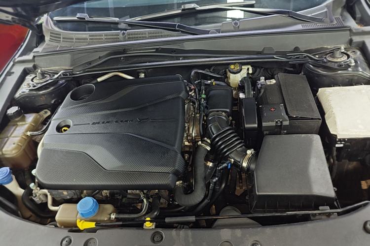 Used CHANGAN UNI-V 2022 1.5T Prestige Version Engine Bay