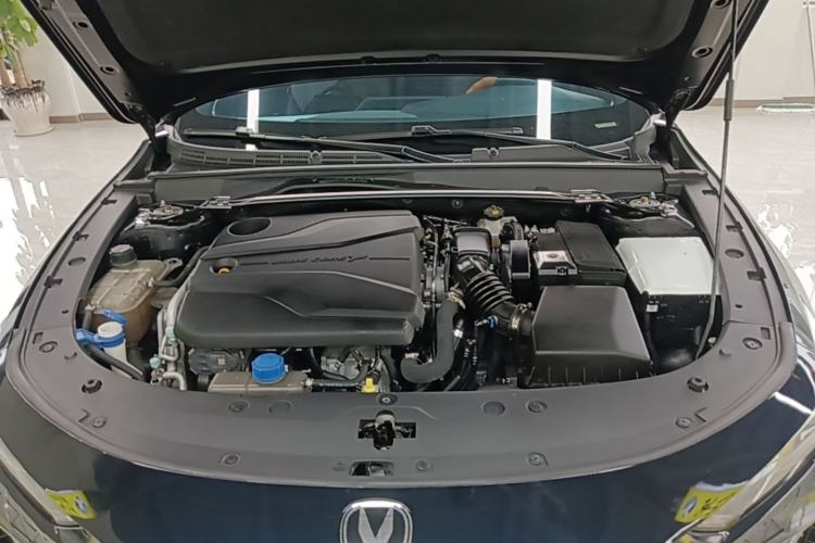 Used CHANGAN UNI-V 2022 1.5T Prestige Version Engine Bay