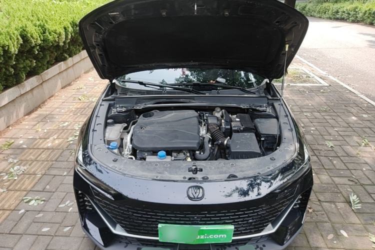 Used CHANGAN UNI-V 2022 1.5T Prestige Version Engine Bay