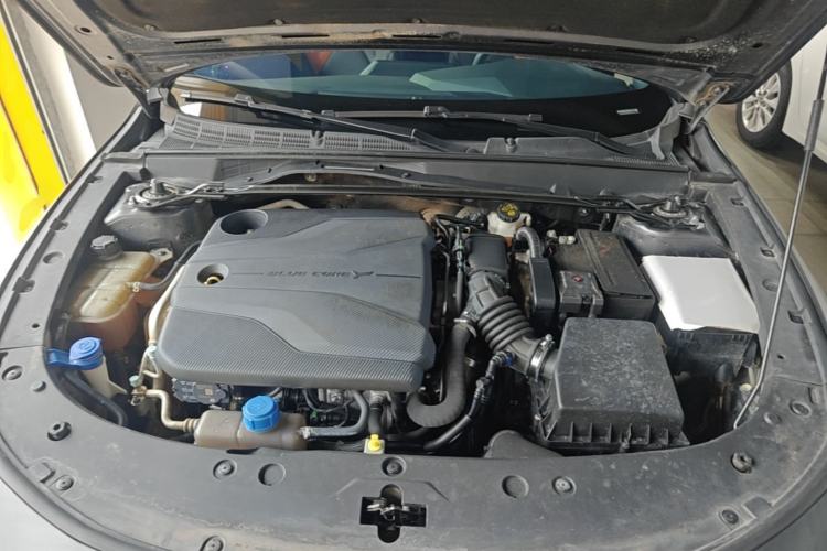 Used CHANGAN UNI-V 2022 1.5T Prestige Version Engine Bay