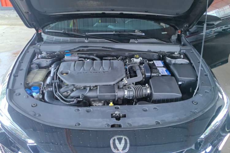 Used CHANGAN UNI-V 2022 2.0T Leading-Speed Edition Engine Bay