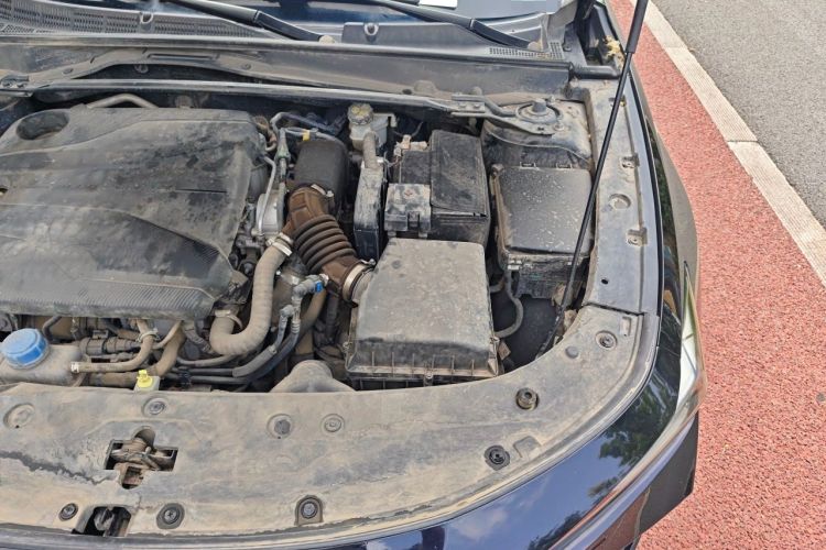 Used CHANGAN UNI-V 2022 1.5T Prestige Version Engine Bay Left