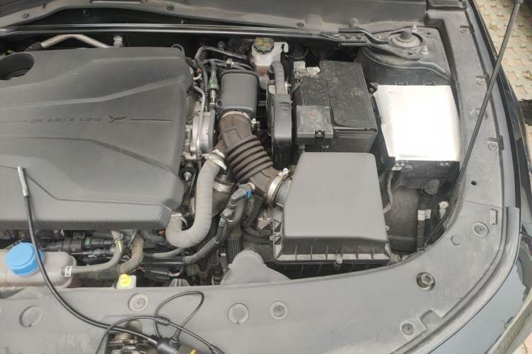 Used CHANGAN UNI-V 2022 1.5T Prestige Version Engine Bay Left