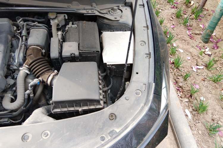 Used CHANGAN UNI-V 2022 1.5T Prestige Version Engine Bay Left