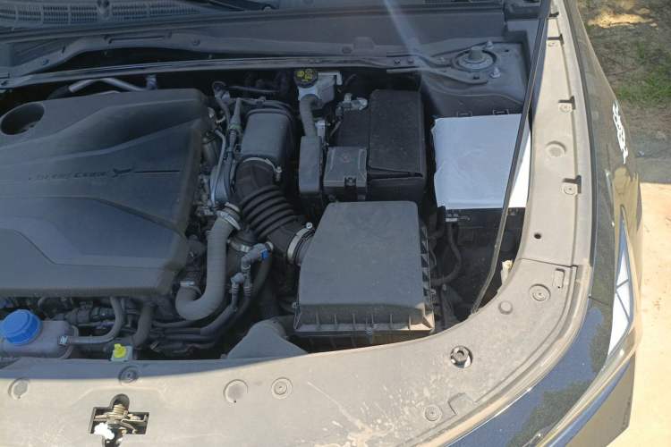 Used CHANGAN UNI-V 2022 1.5T Sport Edition Engine Bay Left