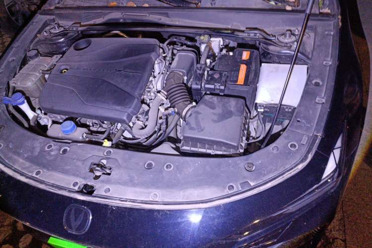 Used CHANGAN UNI-V 2022 1.5T Prestige Version Engine Bay Left