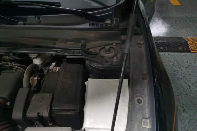Used CHANGAN UNI-V 2022 1.5T Prestige Version Engine Bay Left