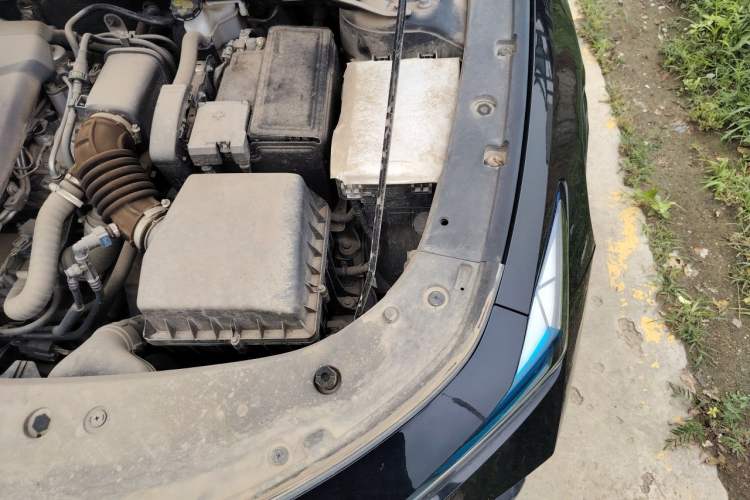Used CHANGAN UNI-V 2022 1.5T Prestige Version Engine Bay Left