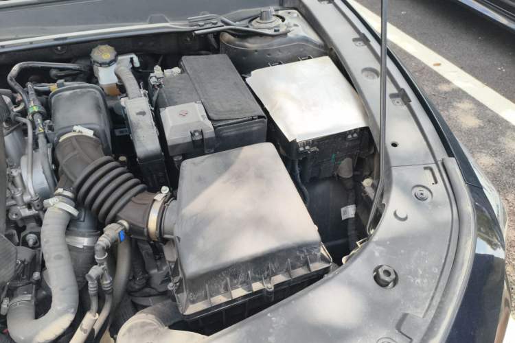 Used CHANGAN UNI-V 2022 1.5T Prestige Version Engine Bay Left