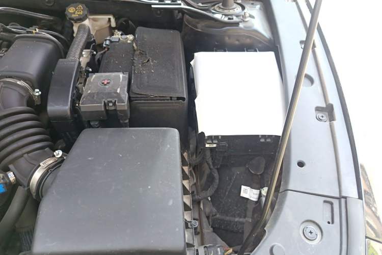 Used CHANGAN UNI-V 2022 1.5T Prestige Version Engine Bay Left