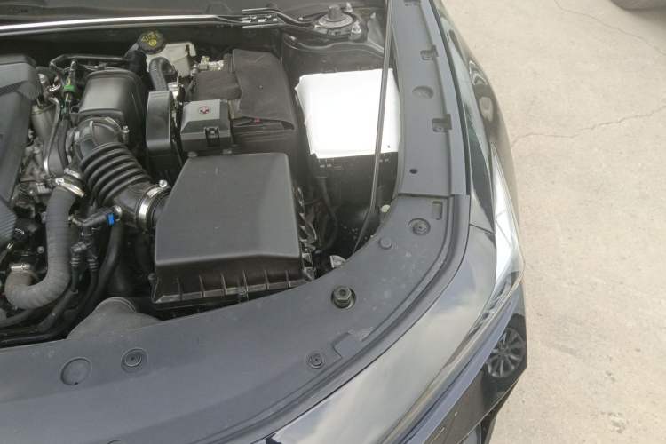 Used CHANGAN UNI-V 2022 1.5T Prestige Version Engine Bay Left