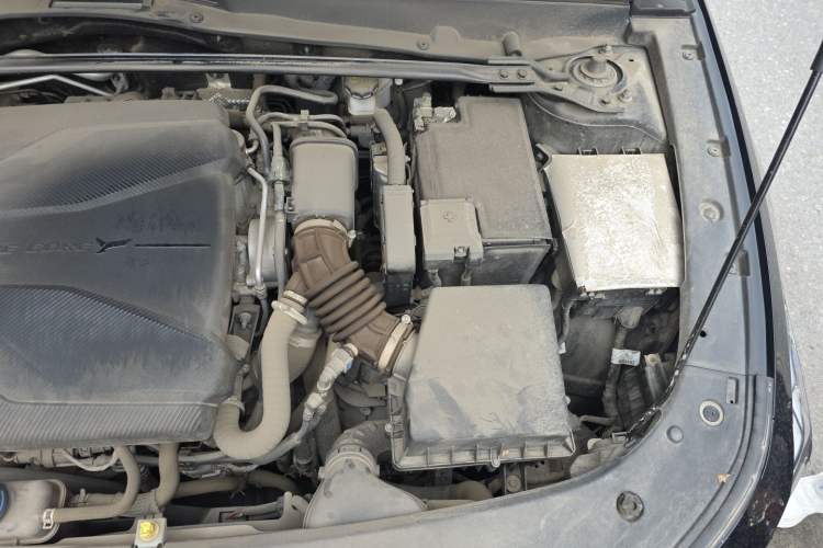 Used CHANGAN UNI-V 2022 1.5T Smart Navigation Version Engine Bay Left
