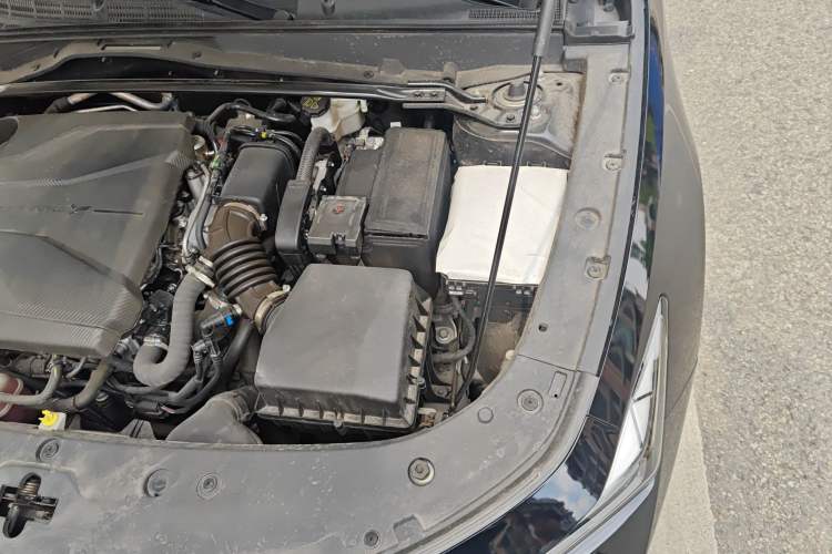 Used CHANGAN UNI-V 2022 1.5T Sport Edition Engine Bay Left