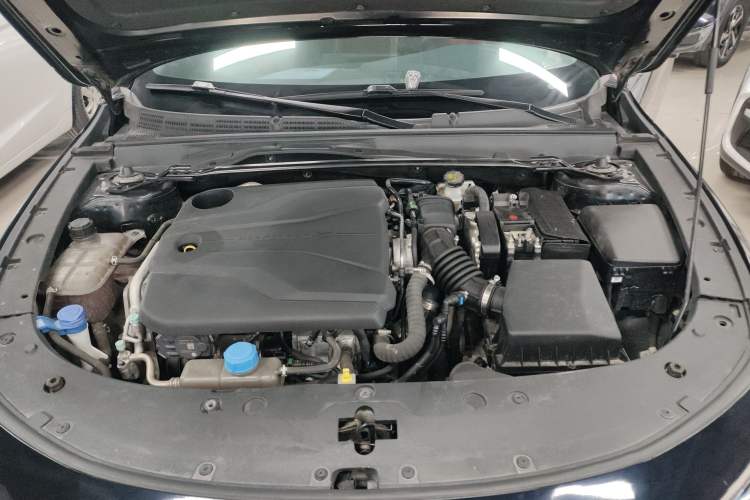 Used CHANGAN UNI-V 2022 1.5T Prestige Version Engine Bay