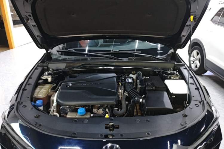 Used CHANGAN UNI-V 2022 1.5T Prestige Version Engine Bay