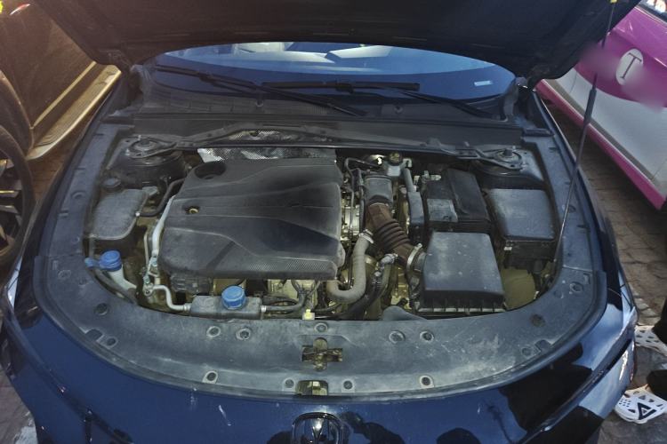 Used CHANGAN UNI-V 2022 1.5T Sport Edition Engine Bay