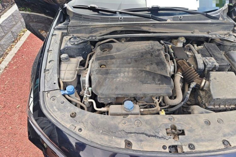 Used CHANGAN UNI-V 2022 1.5T Prestige Version Engine Bay Right