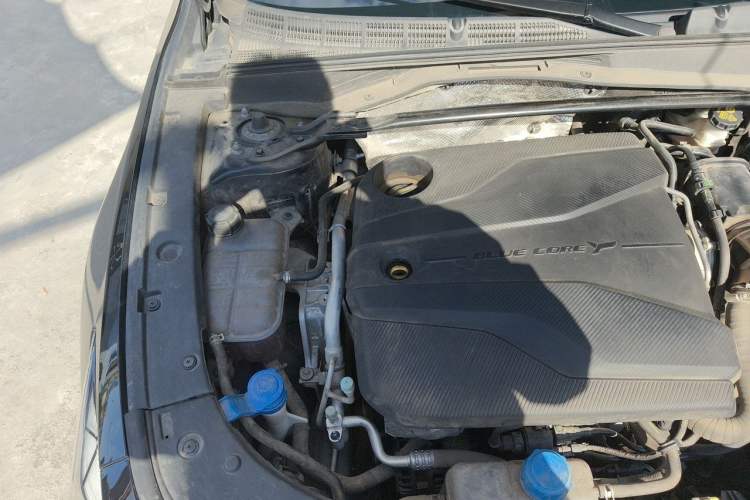Used CHANGAN UNI-V 2022 1.5T Sport Edition Engine Bay Right