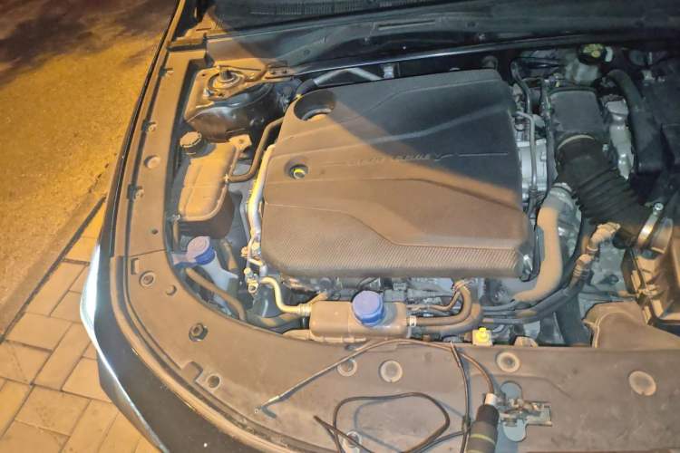 Used CHANGAN UNI-V 2022 1.5T Sport Edition Engine Bay Right