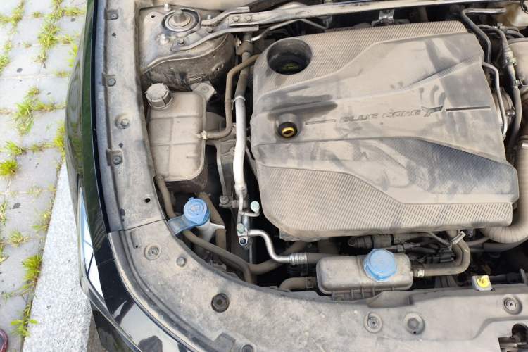 Used CHANGAN UNI-V 2022 1.5T Sport Edition Engine Bay Right