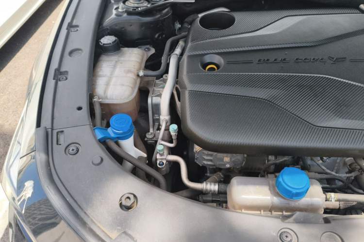 Used CHANGAN UNI-V 2022 1.5T Prestige Version Engine Bay Right