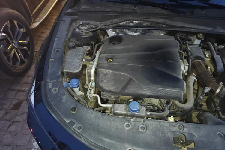 Used CHANGAN UNI-V 2022 1.5T Sport Edition Engine Bay Right