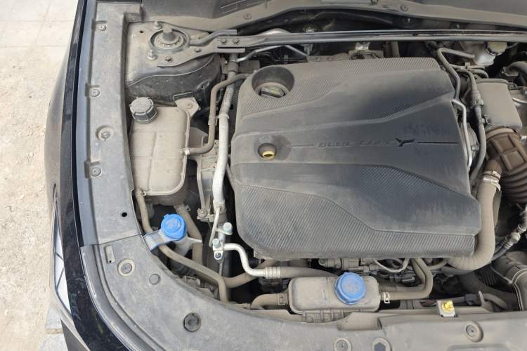 Used CHANGAN UNI-V 2022 1.5T Smart Navigation Version Engine Bay Right