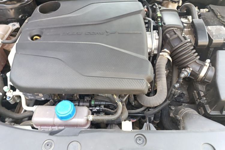 Used CHANGAN UNI-V 2022 1.5T Prestige Version Engine Bay