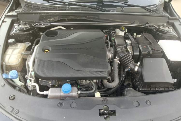 Used CHANGAN UNI-V 2022 1.5T Prestige Version Engine Bay