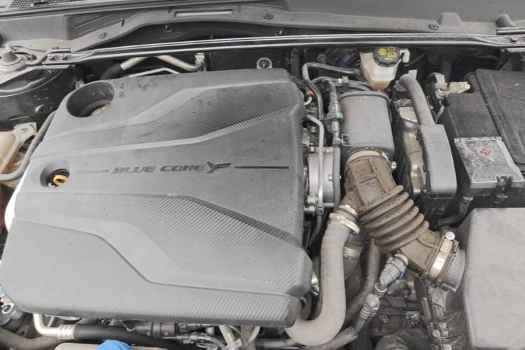 Used CHANGAN UNI-V 2022 1.5T Sport Edition Engine Bay