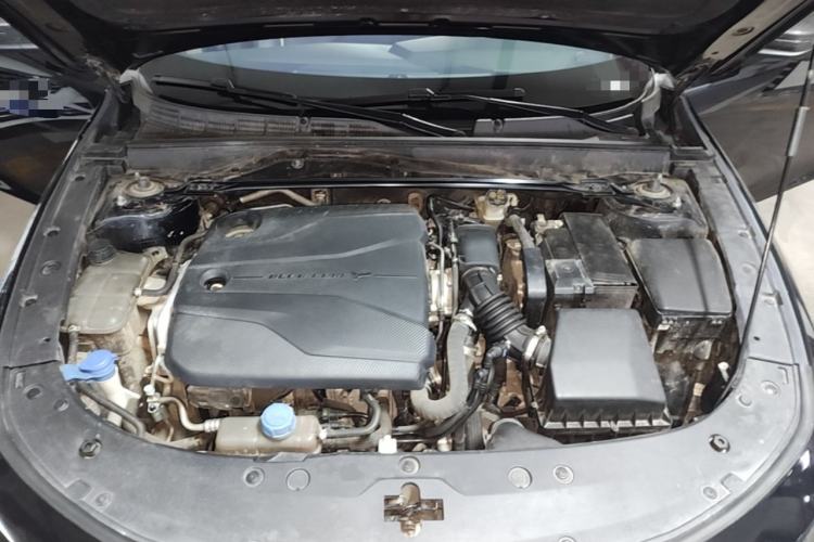Used CHANGAN UNI-V 2022 1.5T Sport Edition Engine Bay