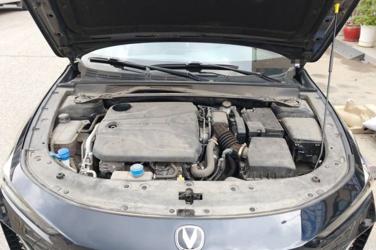 Used CHANGAN UNI-V 2022 1.5T Smart Navigation Version Engine Bay