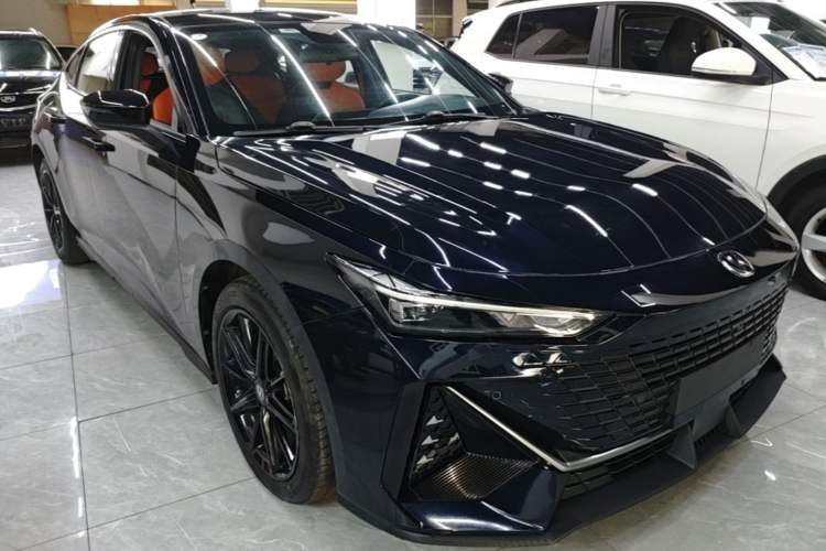 Used CHANGAN UNI-V 2022 1.5T Prestige Version Exterior 1