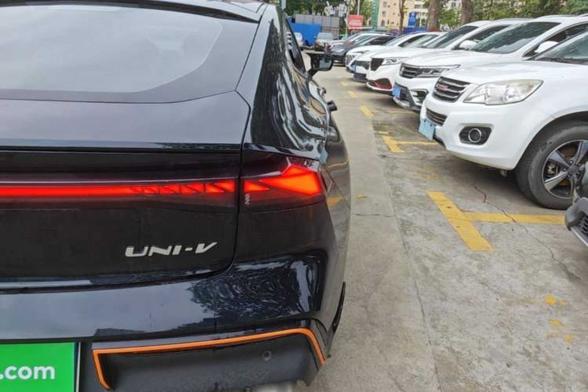 Used CHANGAN UNI-V 2022 1.5T Sport Edition Exterior 3