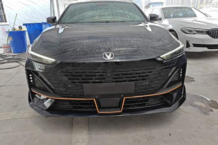 Used CHANGAN UNI-V 2022 1.5T Sport Edition Front