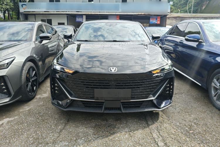 Used CHANGAN UNI-V 2022 1.5T Prestige Version Front