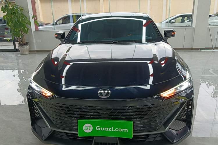 Used CHANGAN UNI-V 2022 1.5T Prestige Version Front