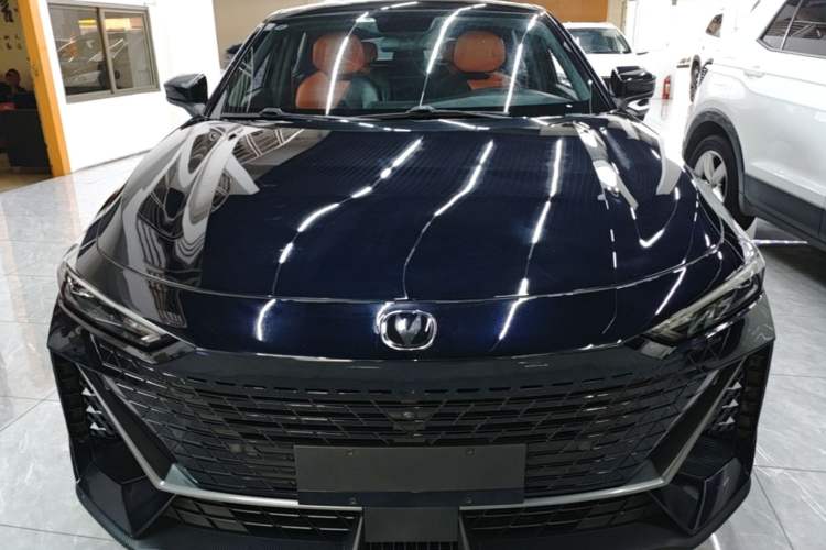 Used CHANGAN UNI-V 2022 1.5T Prestige Version Front