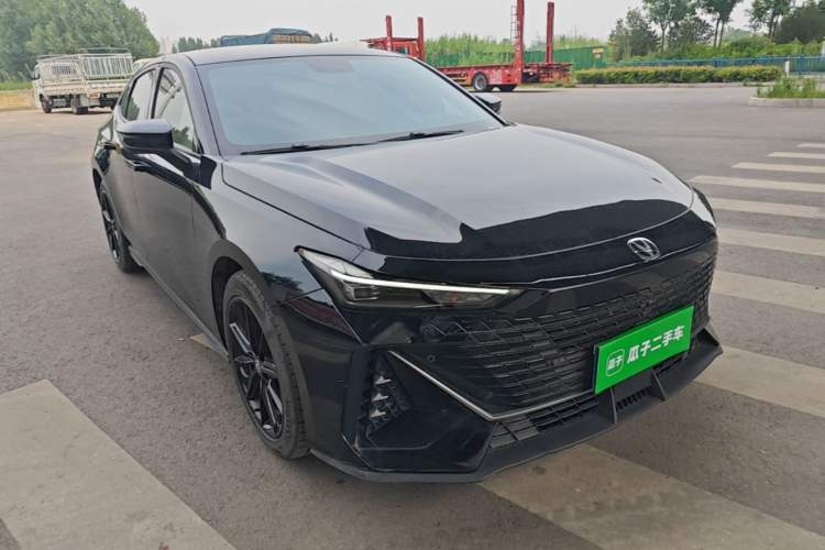Used CHANGAN UNI-V 2022 1.5T Prestige Version Front Right 45 Deg