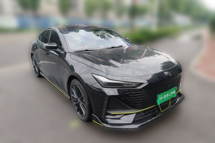 Used CHANGAN UNI-V 2022 1.5T Sport Edition Front Right 45 Deg