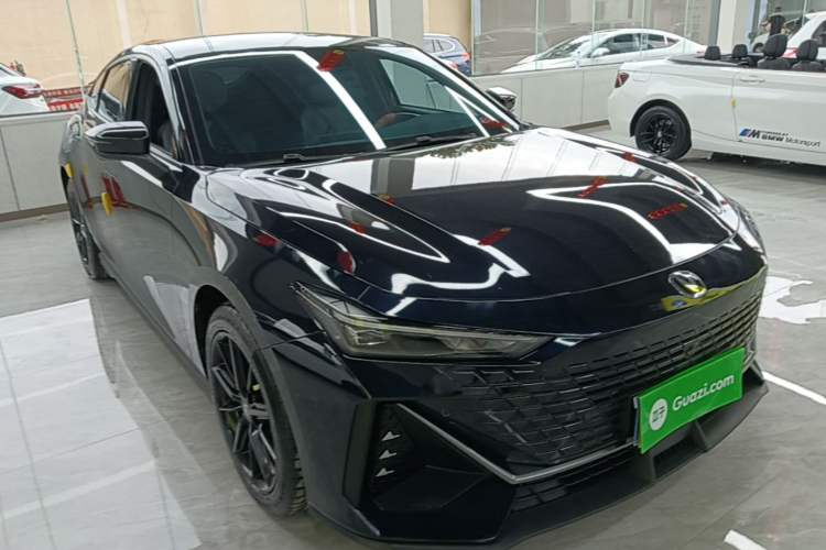 Used CHANGAN UNI-V 2022 1.5T Prestige Version Front Right 45 Deg