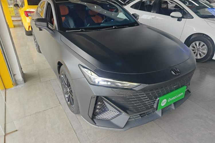 Used CHANGAN UNI-V 2022 1.5T Prestige Version Front Right 45 Deg