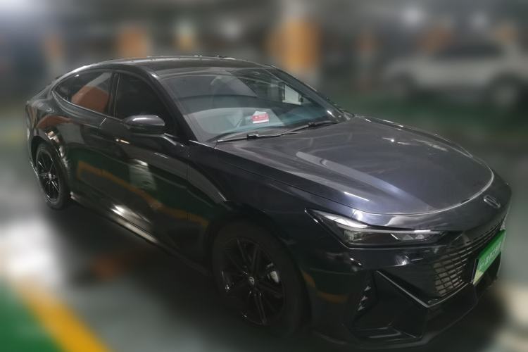 Used CHANGAN UNI-V 2022 1.5T Prestige Version Front Right 45 Deg