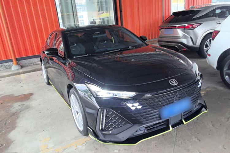 Used CHANGAN UNI-V 2022 2.0T Leading-Speed Edition Front Right 45 Deg