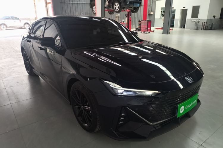Used CHANGAN UNI-V 2022 1.5T Prestige Version Front Right 45 Deg
