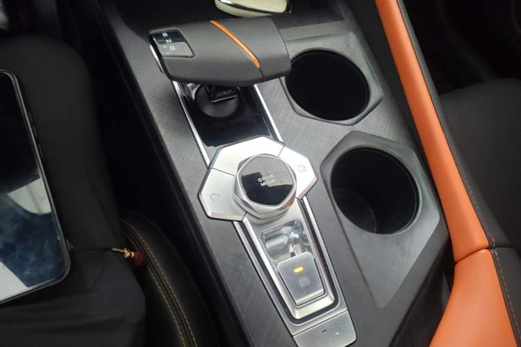 Used CHANGAN UNI-V 2022 1.5T Prestige Version Gear Lever