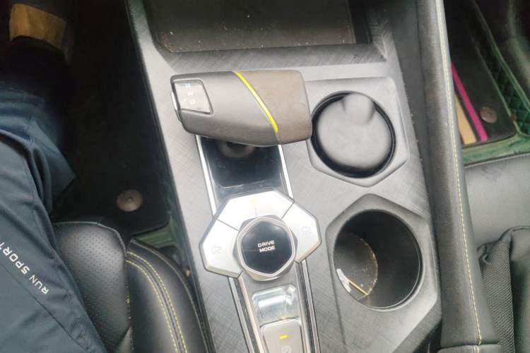 Used CHANGAN UNI-V 2022 1.5T Sport Edition Gear Lever