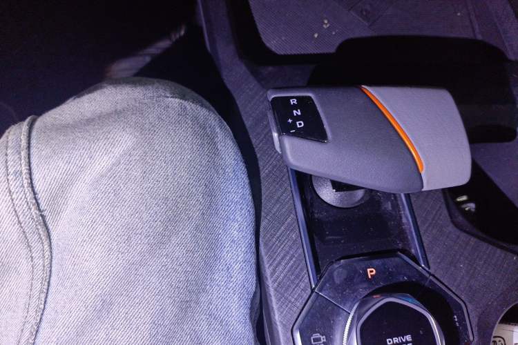 Used CHANGAN UNI-V 2022 1.5T Prestige Version Gear Lever