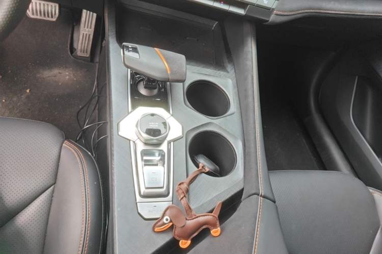 Used CHANGAN UNI-V 2022 1.5T Sport Edition Gear Lever