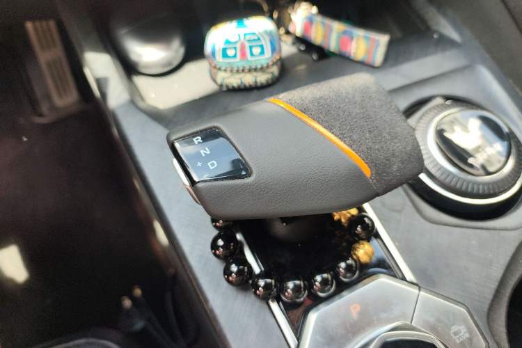 Used CHANGAN UNI-V 2022 1.5T Sport Edition Gear Lever